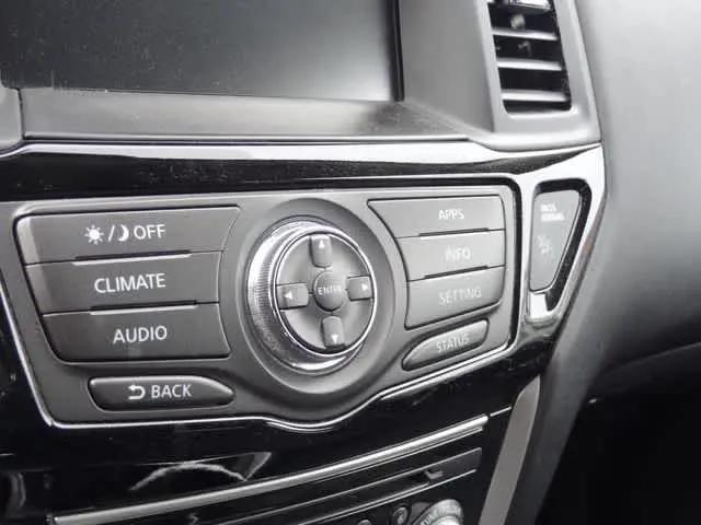 2017 Nissan Pathfinder SV