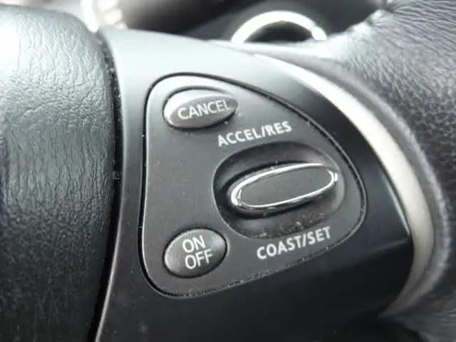 2017 Nissan Pathfinder SV
