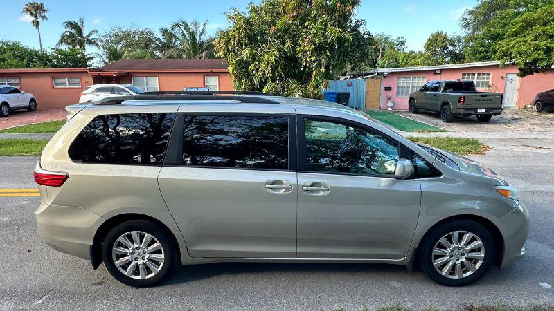 2017 Toyota Sienna LE 7 Passenger