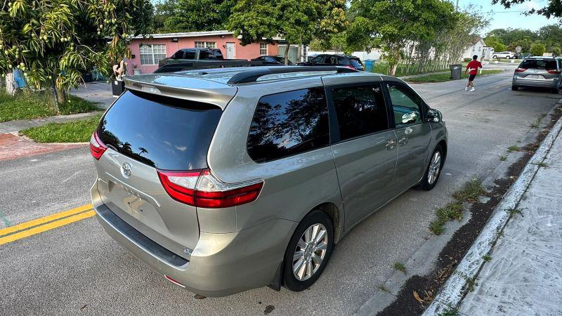 2017 Toyota Sienna LE 7 Passenger