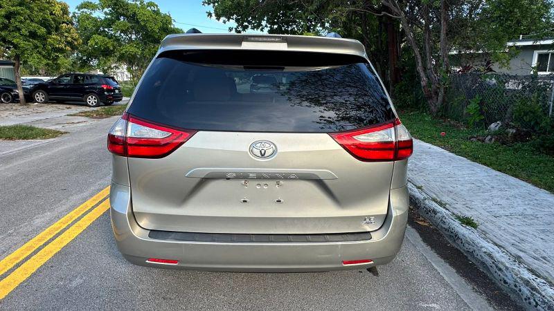 2017 Toyota Sienna LE 7 Passenger