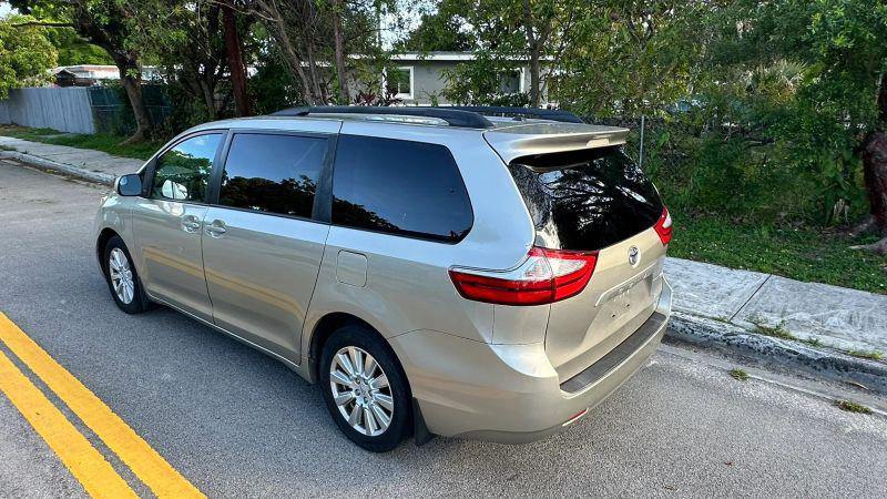 2017 Toyota Sienna LE 7 Passenger