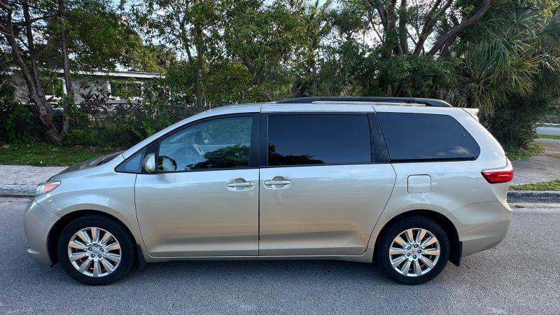 2017 Toyota Sienna LE 7 Passenger