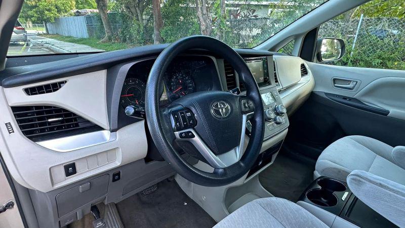 2017 Toyota Sienna LE 7 Passenger