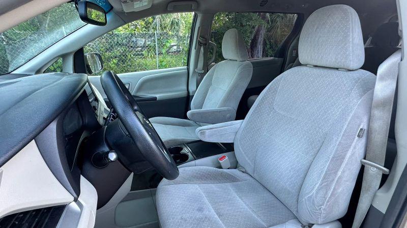 2017 Toyota Sienna LE 7 Passenger