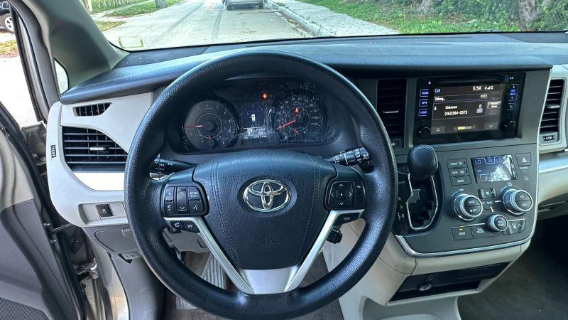 2017 Toyota Sienna LE 7 Passenger
