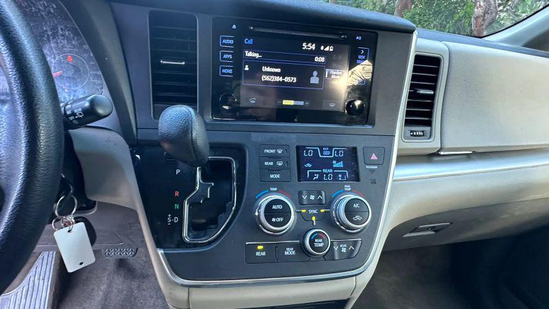 2017 Toyota Sienna LE 7 Passenger