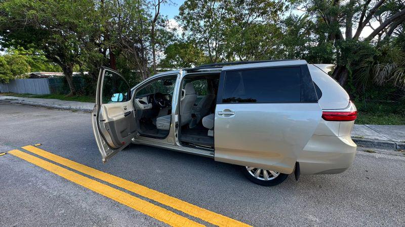 2017 Toyota Sienna LE 7 Passenger