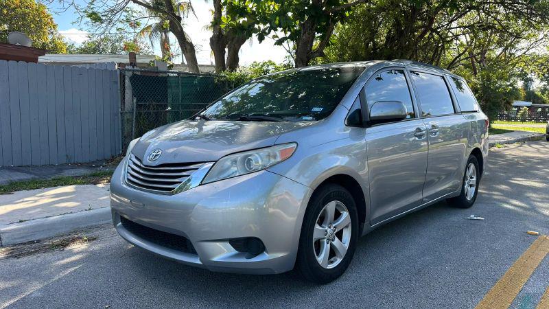 2015 Toyota Sienna LE 7 Passenger for sale in West Park, FL