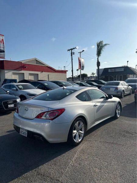 2011 Hyundai Genesis Coupe 2.0T Premium