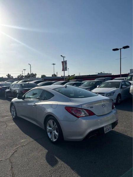 2011 Hyundai Genesis Coupe 2.0T Premium