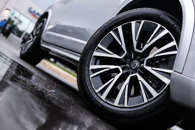 2020 Volvo XC90 T6 Momentum 7 Passenger