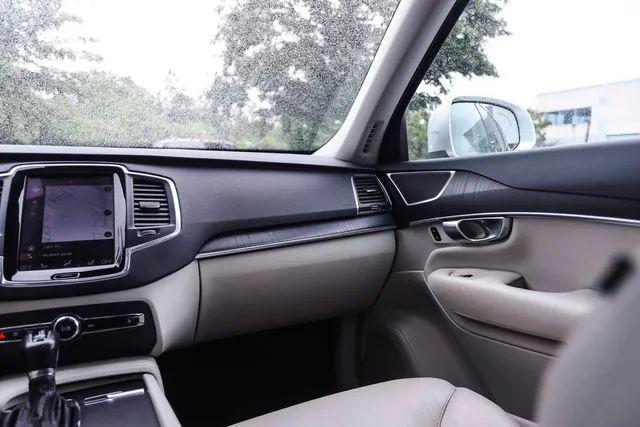 2020 Volvo XC90 T6 Momentum 7 Passenger