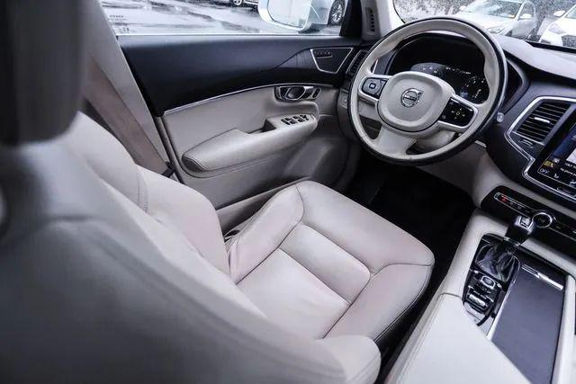 2020 Volvo XC90 T6 Momentum 7 Passenger
