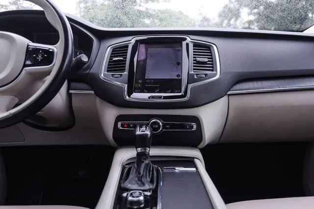 2020 Volvo XC90 T6 Momentum 7 Passenger