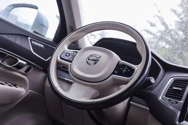2020 Volvo XC90 T6 Momentum 7 Passenger