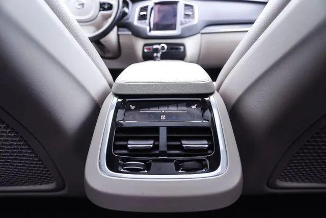 2020 Volvo XC90 T6 Momentum 7 Passenger