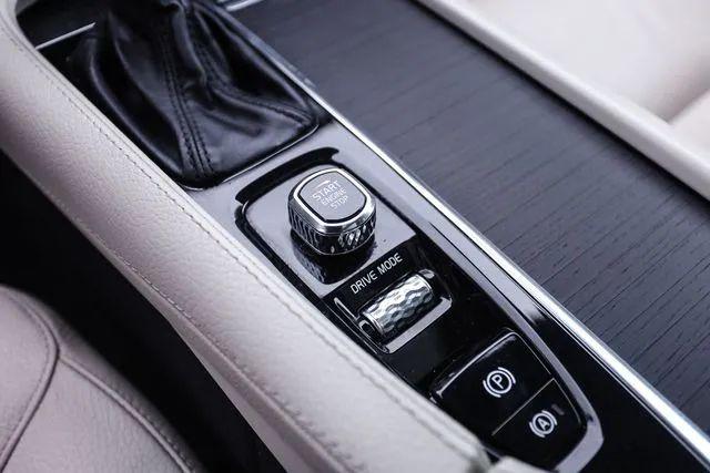 2020 Volvo XC90 T6 Momentum 7 Passenger