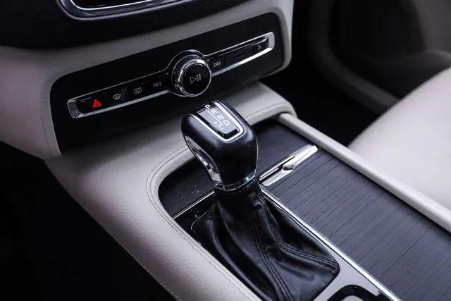 2020 Volvo XC90 T6 Momentum 7 Passenger