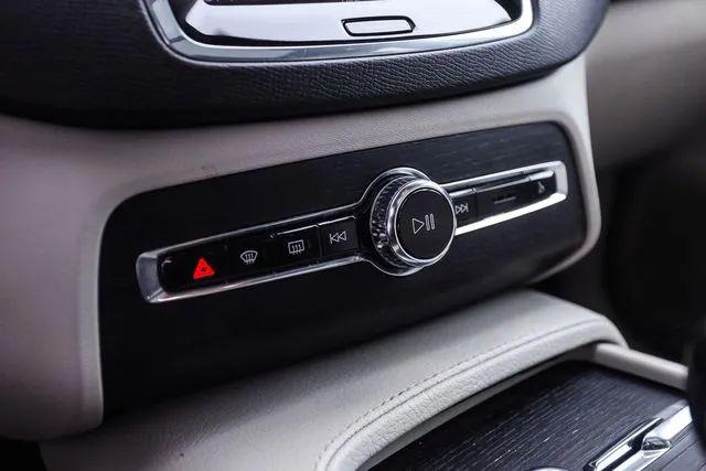 2020 Volvo XC90 T6 Momentum 7 Passenger