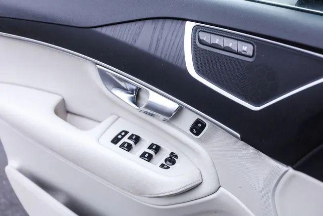 2020 Volvo XC90 T6 Momentum 7 Passenger