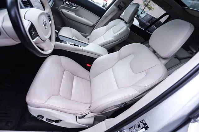 2020 Volvo XC90 T6 Momentum 7 Passenger