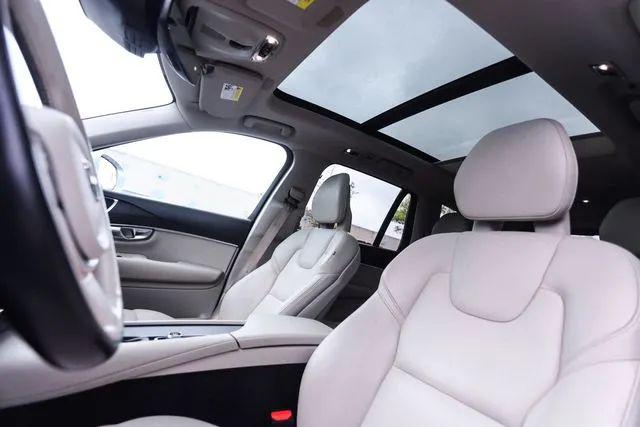 2020 Volvo XC90 T6 Momentum 7 Passenger