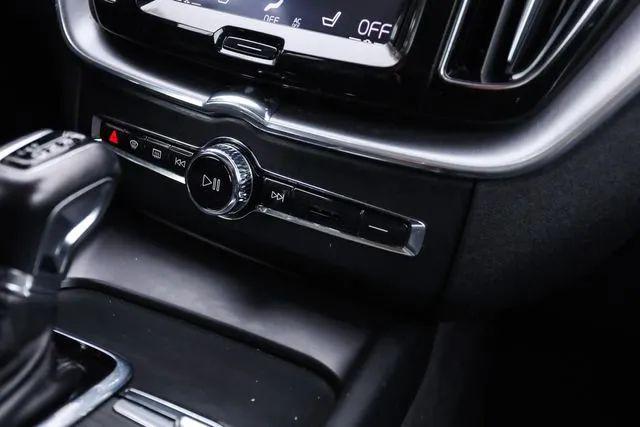 2020 Volvo XC60 T5 Momentum