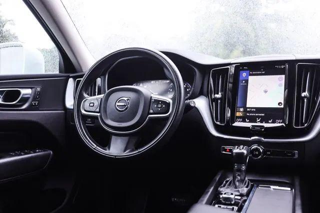 2020 Volvo XC60 T5 Momentum