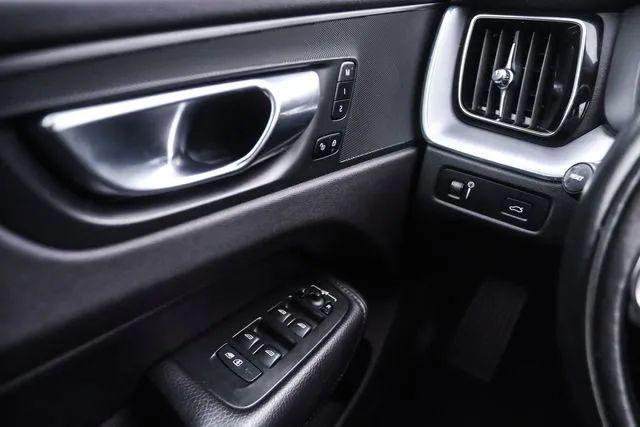 2020 Volvo XC60 T5 Momentum