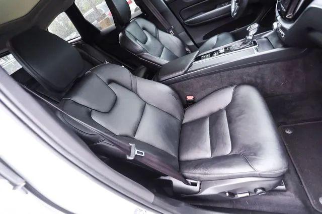 2020 Volvo XC60 T5 Momentum