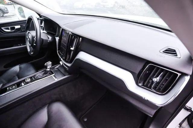 2020 Volvo XC60 T5 Momentum