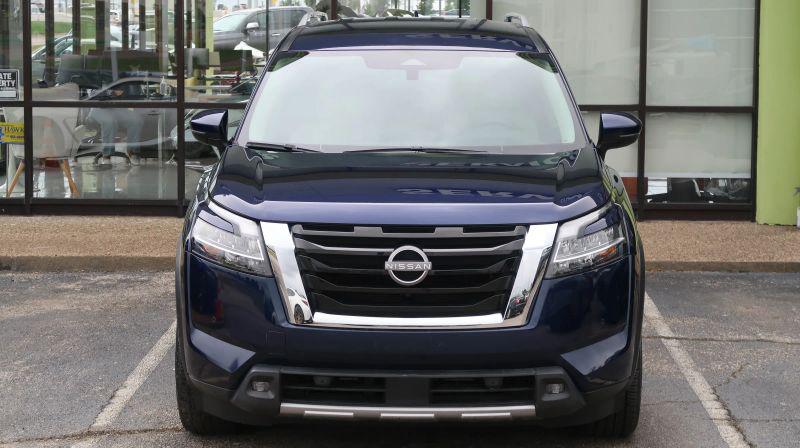 2022 Nissan Pathfinder SL 2WD