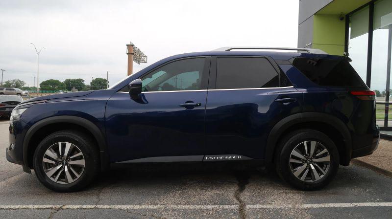 2022 Nissan Pathfinder SL 2WD