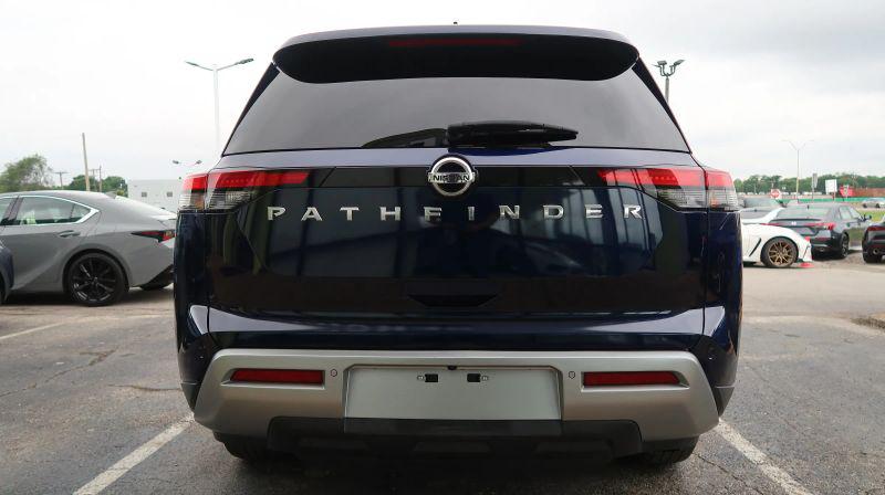 2022 Nissan Pathfinder SL 2WD
