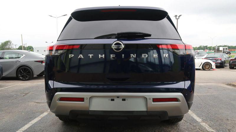 2022 Nissan Pathfinder SL 2WD