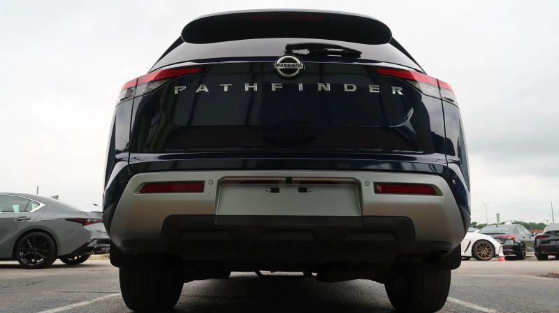 2022 Nissan Pathfinder SL 2WD