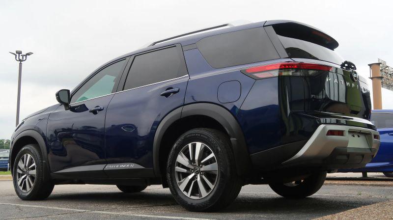 2022 Nissan Pathfinder SL 2WD