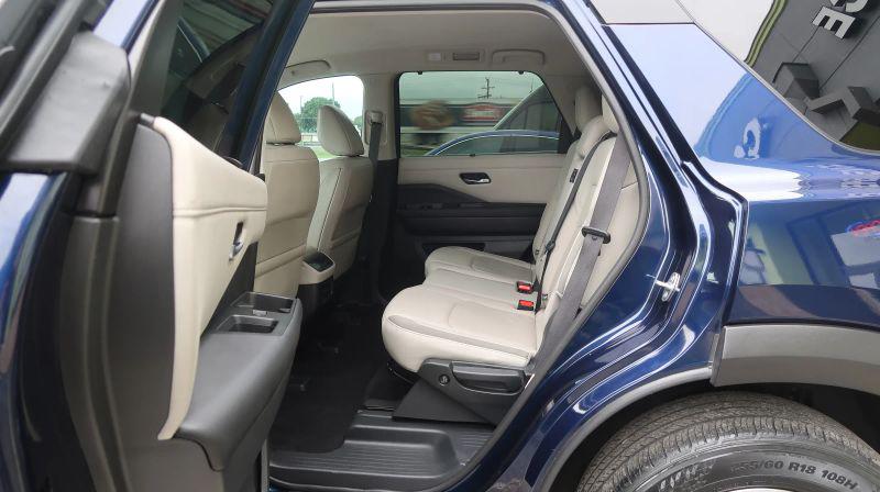 2022 Nissan Pathfinder SL 2WD