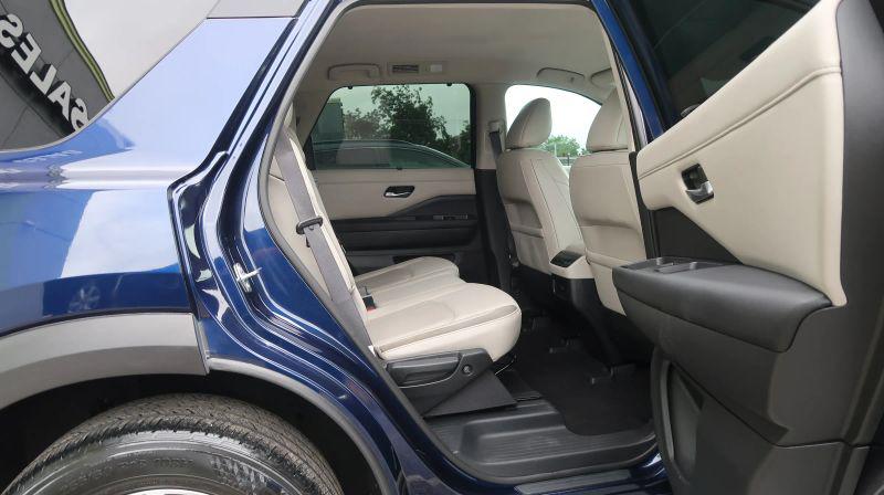2022 Nissan Pathfinder SL 2WD
