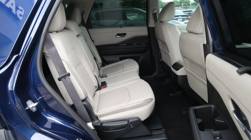 2022 Nissan Pathfinder SL 2WD