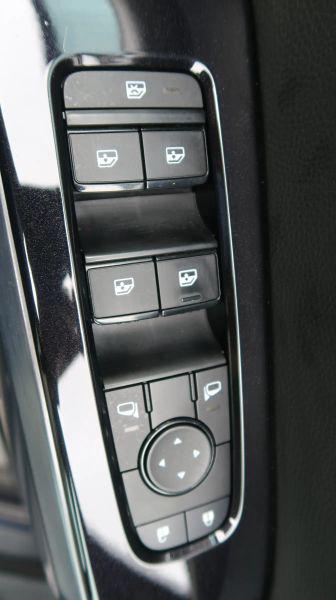 2022 Nissan Pathfinder SL 2WD