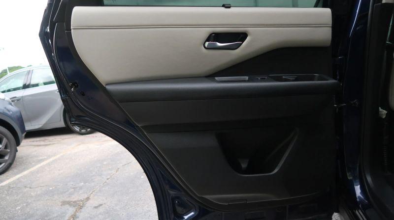 2022 Nissan Pathfinder SL 2WD