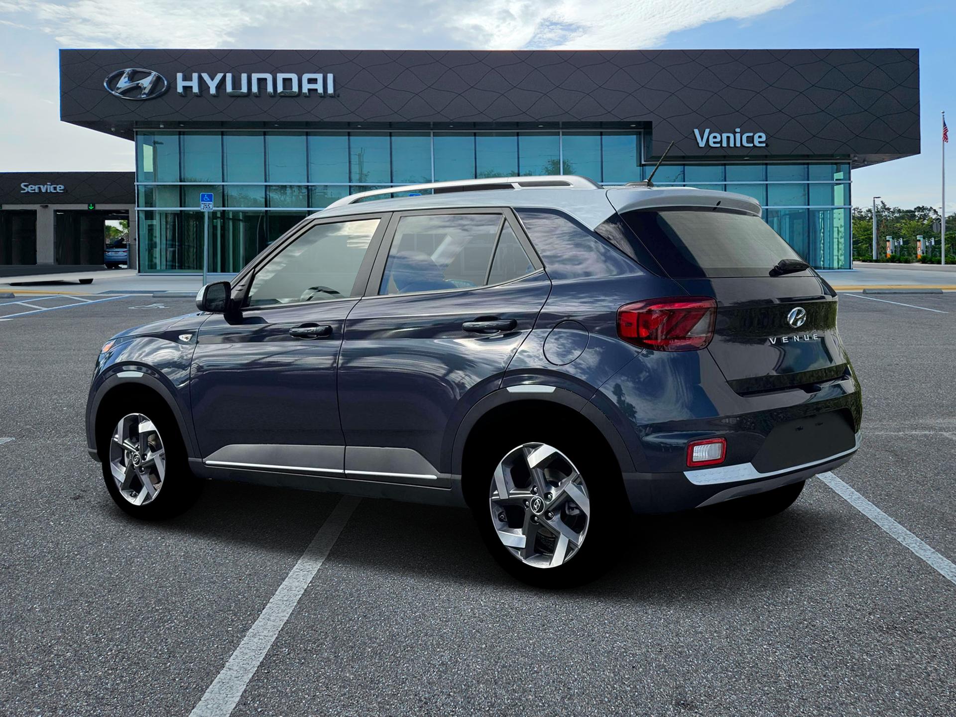 2026 Hyundai VENUE SEL W/Two-Tone Roof - Image 4