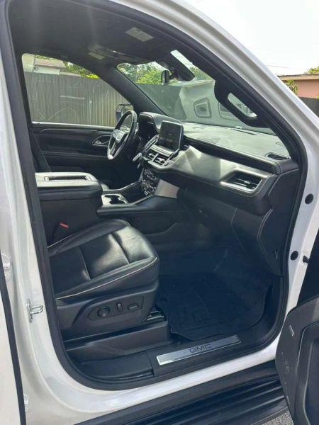 2022 GMC Yukon XL 2WD SLT