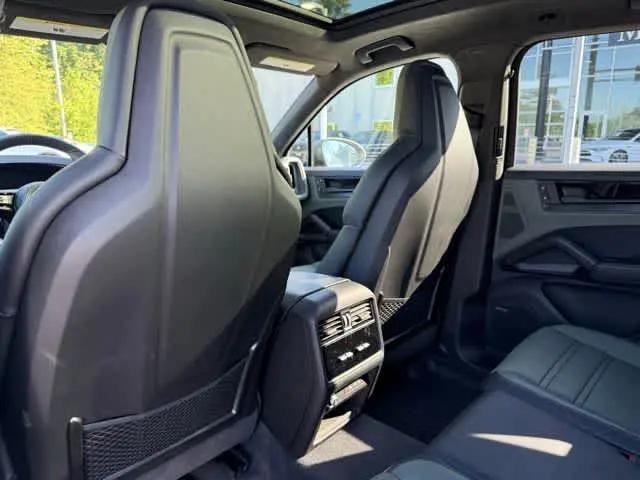 2025 Porsche Cayenne GTS