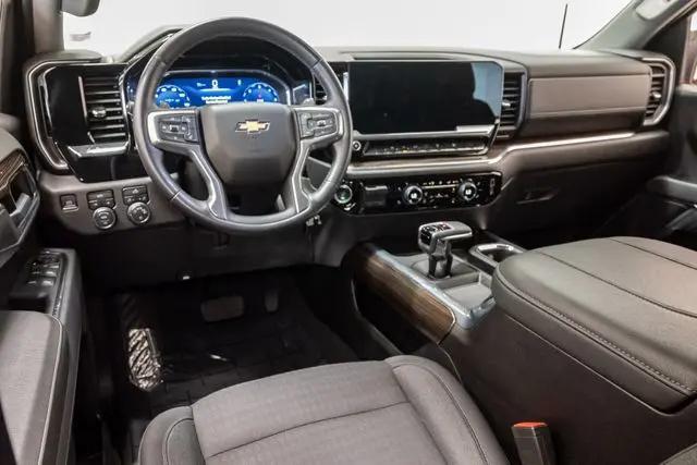 2023 Chevrolet Silverado 1500 4WD Crew Cab Standard Bed LT