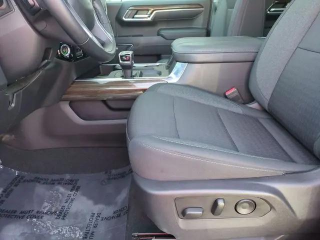 2023 Chevrolet Silverado 1500 4WD Crew Cab Standard Bed LT Trail Boss