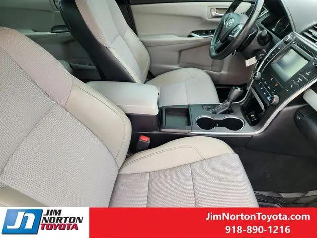 2016 Toyota Camry SE