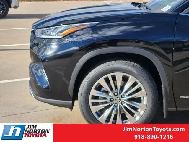 2026 Toyota Highlander Hybrid Platinum